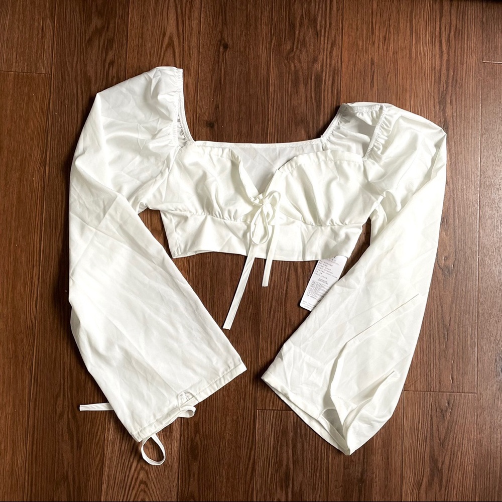 BNWT-WHITE BALLOON SLEEVE BLOUSE